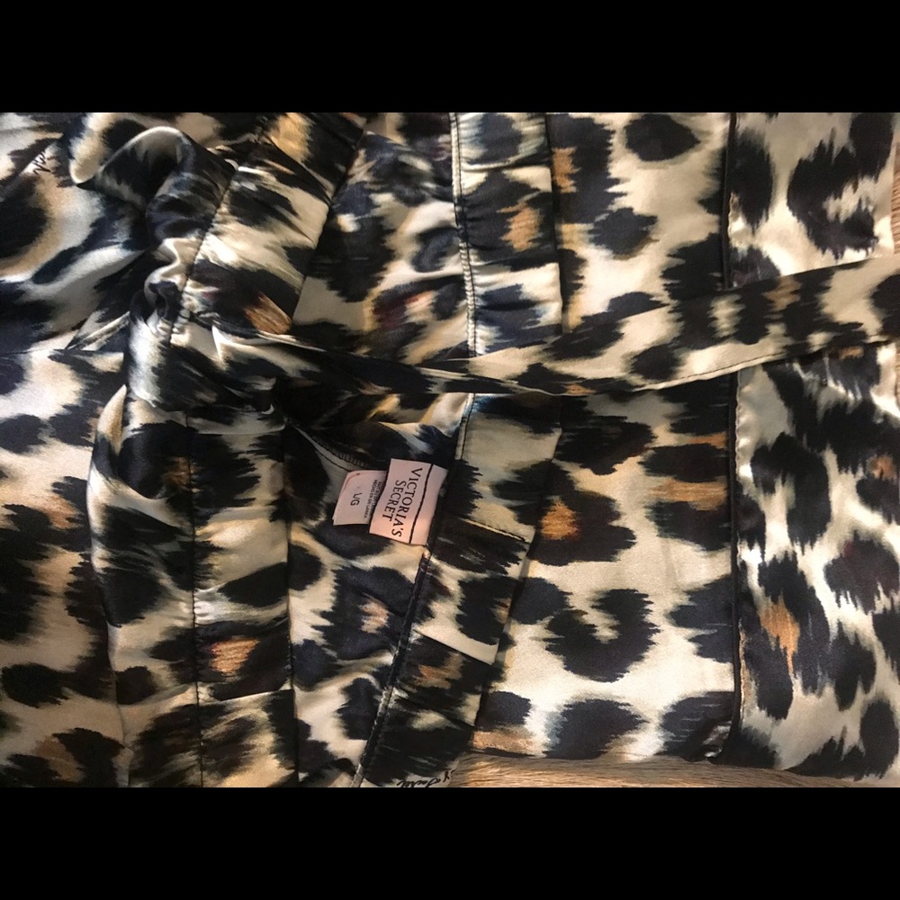 Practically new VS leopard satin pajamas - Picture 6 of 7